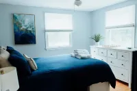Modern Cape Cod Cottage Close to Everything - outdoor shower!