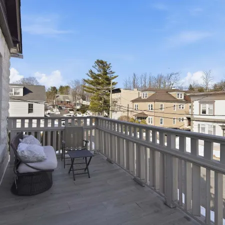 Cozy Pleasantville Retreat Unit 2 2 Bedroom Apts