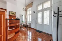 Budapest Classic Charm 2BR Cornertub SmartTV - Homestays