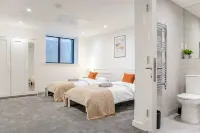 Modern 4-bed Apartment Leeds Business District - Kitchens