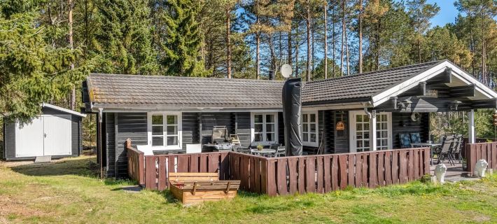 "Uuno" - 1.2km from the Sea Hotels in Hadsund