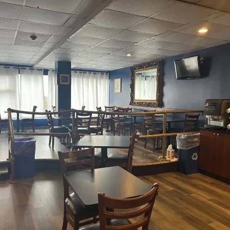Hilltop Inn & Suites