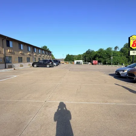 Super 8 by Wyndham Macomb