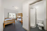 Breakwater Hostel - 2 ดาว