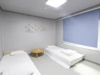 Gyeongju Eupseong Stay Hotels near Cheonmachong