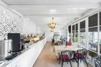 Elegance East Hotel