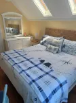 Jamestown: Cozy Coastal Cottage in Town Near Beaches & Newport, Dogs OK! - Wi-Fi