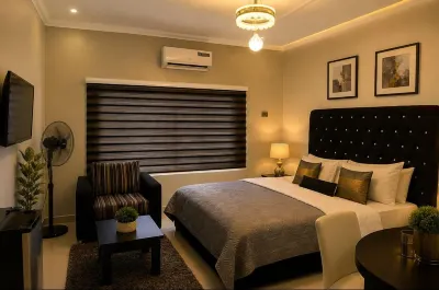 Top Nosh Lounge and Bar Hotels in 