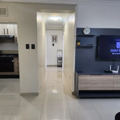 A Two-Bedroom Holiday Apartment, at the Heart of South Beach Durban Hotel dekat Pantai Addington