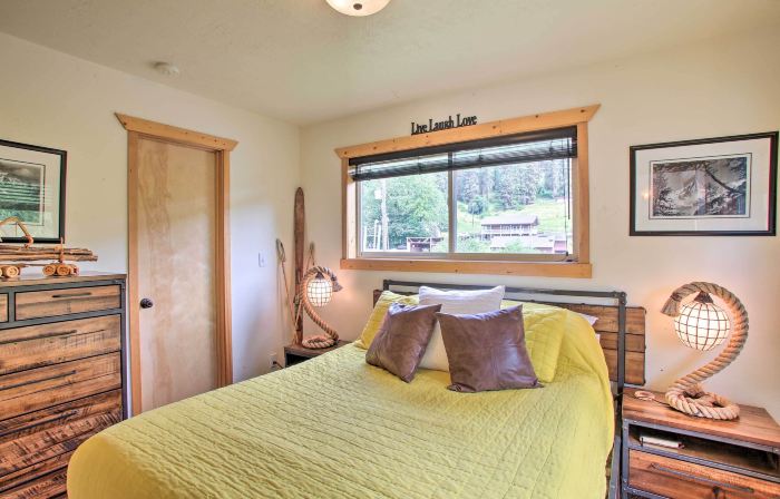 Waterfront Cabin w/ 2 Boat Docks & Mtn Views!