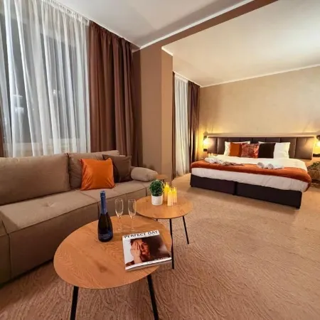 Hotel NIRA