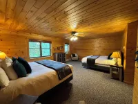 Pet Friendly! Private Lot, Only 1 Mile to Main St. Hot Tub, Pingpong, Fire Pit - 4-Star