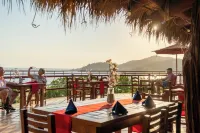 Hotel Catalina Beach Resort - 3-Star