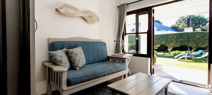 Sixteen Guesthouse on Main โรงแรมในเฮอร์มานุส