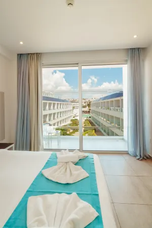 Nicholas Color Hotel