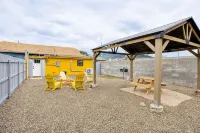 Downtown Blonde Bungalow w/Fully Fenced BIG YARD, AC, W/D, 2 Samsung Smart TVs - 3 Sao
