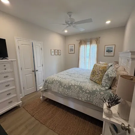 Bream Street retreat. New home in BSL on the water with boat launch. Sleeps 10.