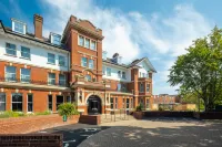 Holiday Inn FARNBOROUGH by IHG - parking