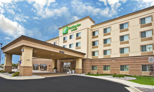 Holiday Inn & Suites Green BAY Stadium by IHG