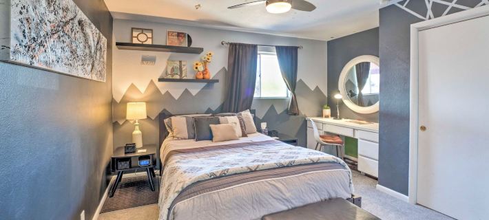 4 Mi to Beach: Lake Havasu Apartment w/ Pool! Отели в г. Мохаве