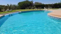 Charming Holiday House with Stunning Views in Albufeira - บังกะโล
