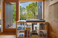 The Meadowlark - Midcentury Gem Minutes From Campus 3 Bedroom Home - 4 tähden