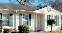 The Peach Club - Across from the Augusta National - Homestays
