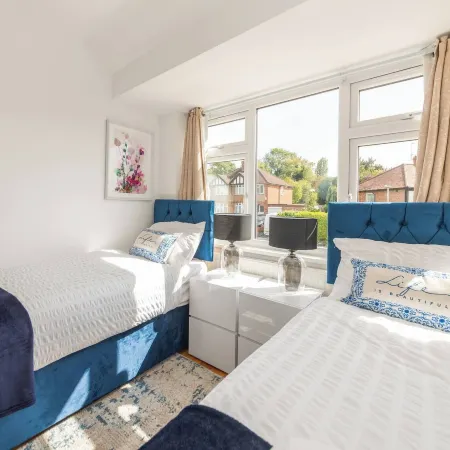 Spacious 5-bedroom House in Berkshire - Perfect Family Retreat