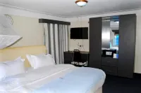 Kaa Highway Hotel - Parking
