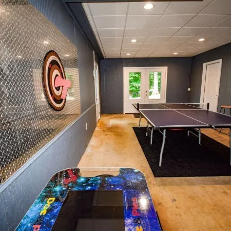 Deer Haven Cabin- Hot Tub • Game Room • Outdoor Fireplace