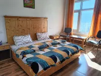 Satya Hotel Khajjiar - balcón