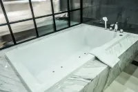 Rivertain Hotel - Hot Tub