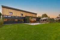 Dragons Barn with Hot Tub - 2-Sterne