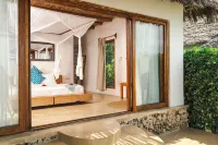 Zanbluu Beach Hotel - balcony