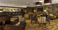 DoubleTree by Hilton Woking - bar