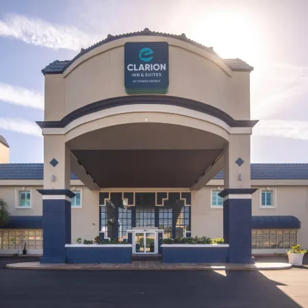 Clarion Inn & Suites Central Clearwater Beach