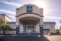 Clarion Inn & Suites Central Clearwater Beach - parking