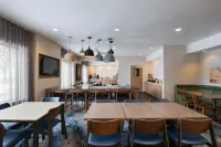 Fairfield Inn & Suites Kansas City Airport - Desayuno