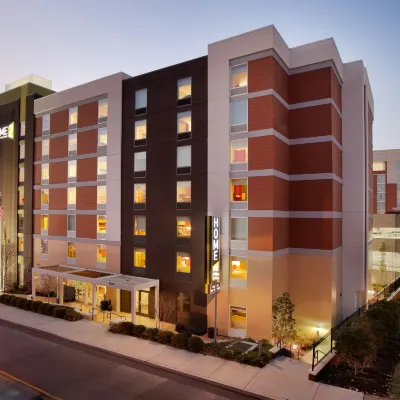 Home2 Suites by Hilton Nashville Vanderbilt Hotel berhampiran Bangunan Parlimen Negeri Tennessee