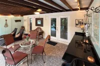 1 Mi to Beach Access: Naples Home w/ Lanai - 3 tähden