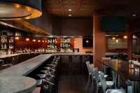 DoubleTree by Hilton Minneapolis-Park Place - bar