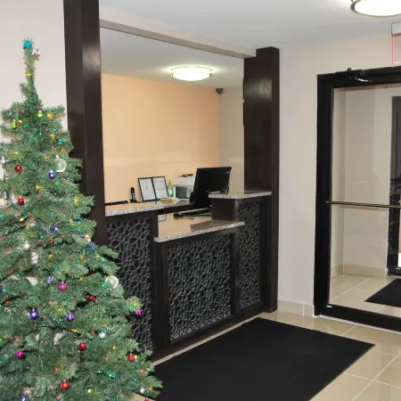 Paradise Inn & Suites