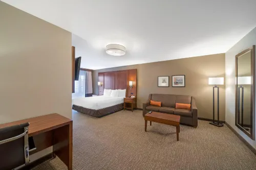 Comfort Suites Red Bluff Near I-5 - Pools