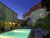 Ibis Beaune Centre - Pools