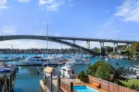 Sydney Harbour-Front Home With Views & Parking - parcheggio