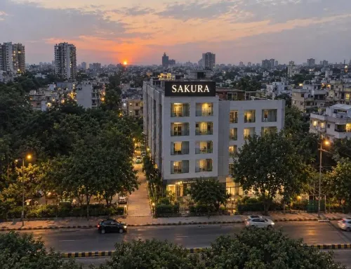 Hotel Sakura Gurgaon - Private Pool