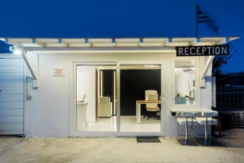 Mykonos Eight - parkir