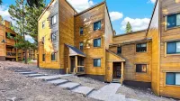 Northstar Pines by Avantstay Pine-view Deck Shared Pool + Spa Steps to Northstar Shuttle - واي فاي