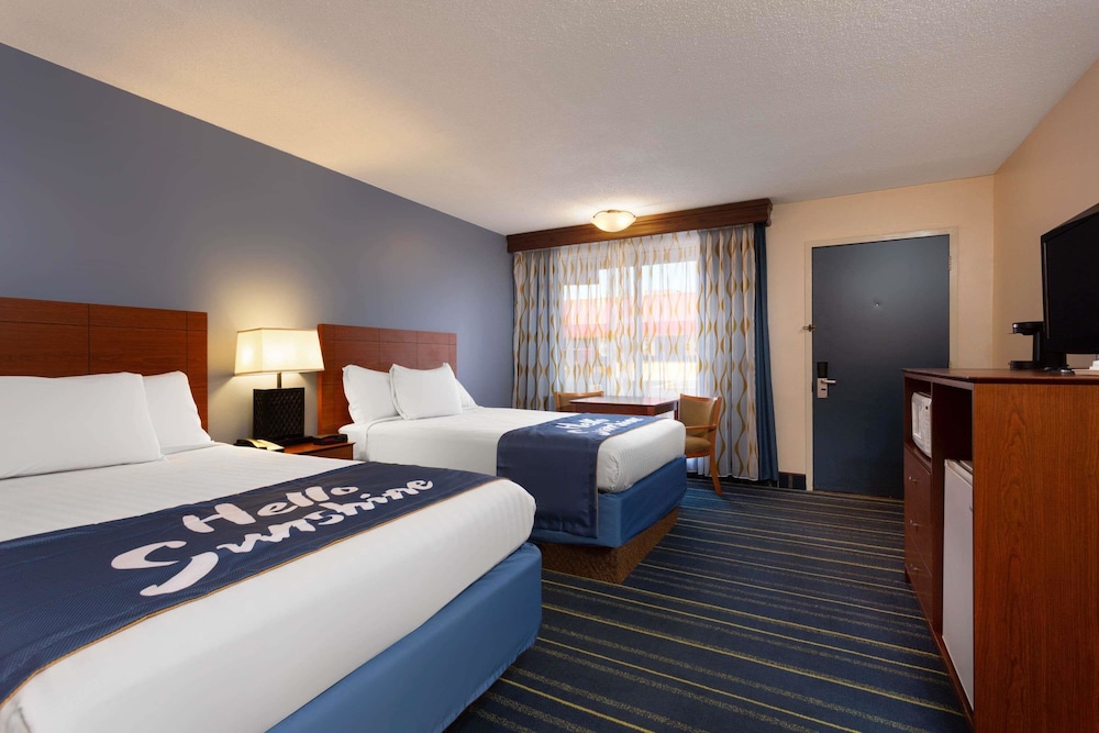 Days Inn by Wyndham Breezewood