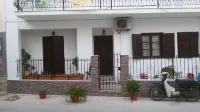 Capella Town, Skiathos